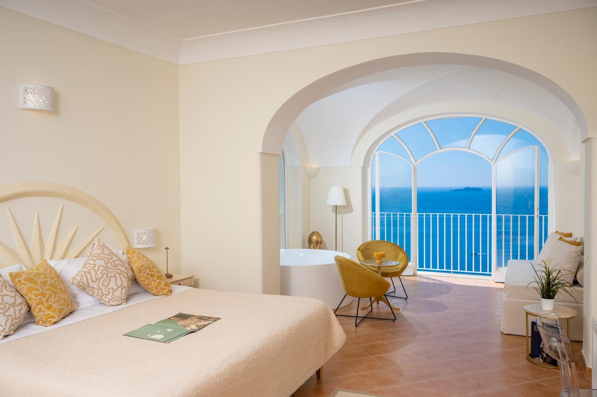 Hotel Santa Chiara 4*
